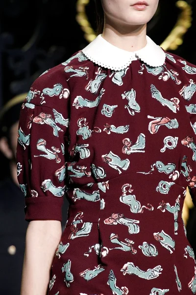 Look 100